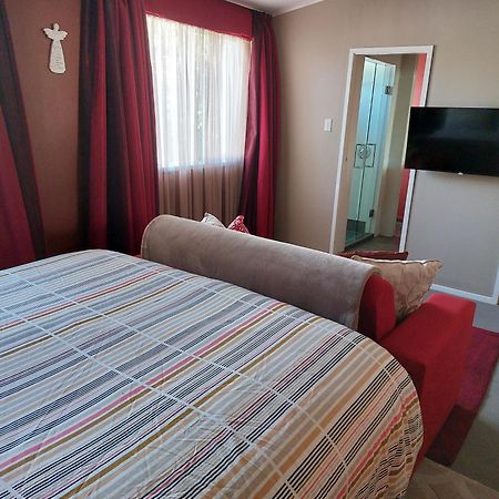Bed And Breakfast Happy Home Taupo Accommodation Екстериор снимка