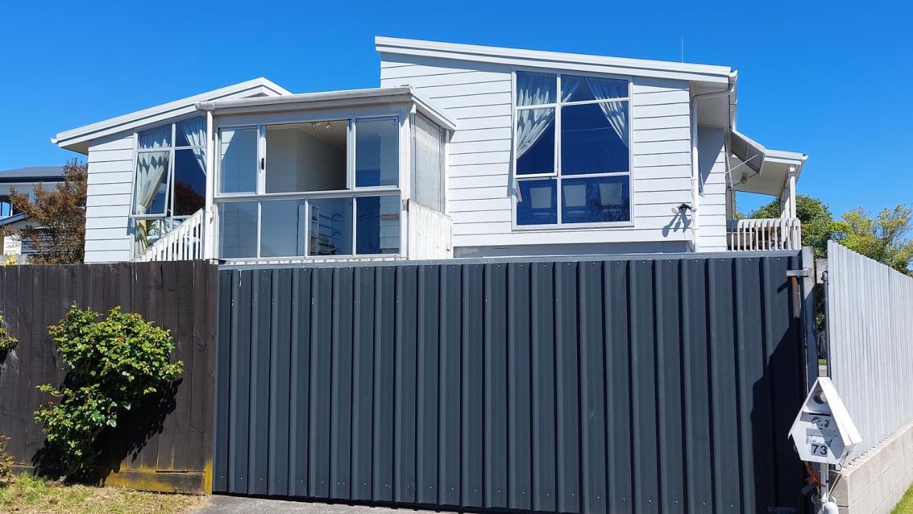 Bed And Breakfast Happy Home Taupo Accommodation Екстериор снимка