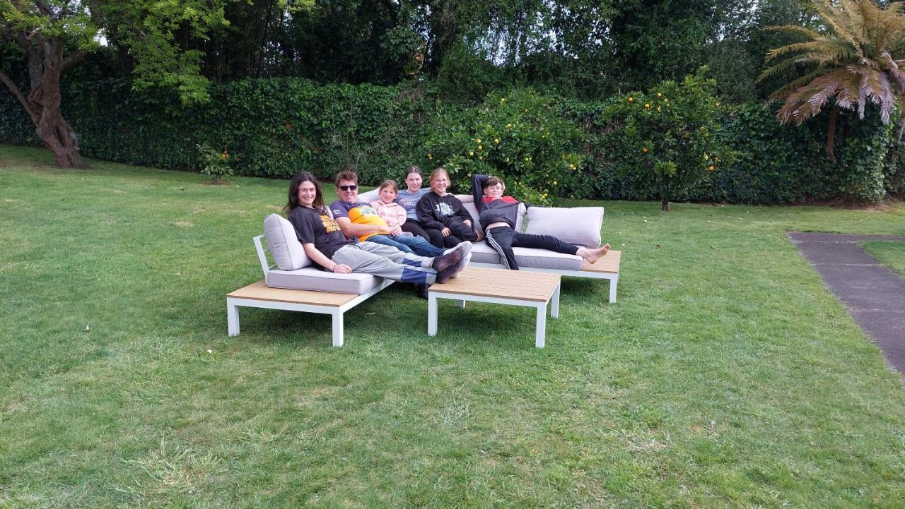 Bed And Breakfast Happy Home Taupo Accommodation Екстериор снимка
