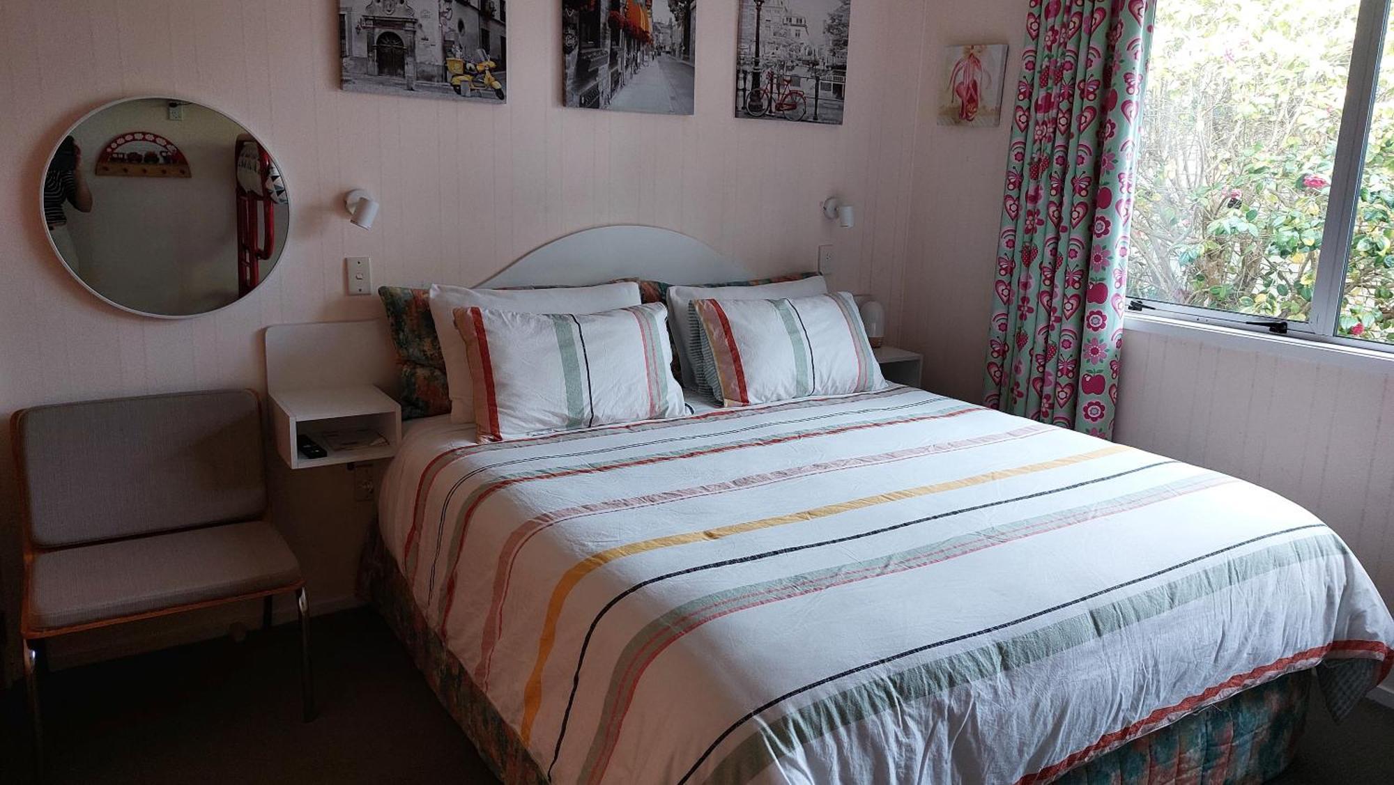 Bed And Breakfast Happy Home Taupo Accommodation Екстериор снимка