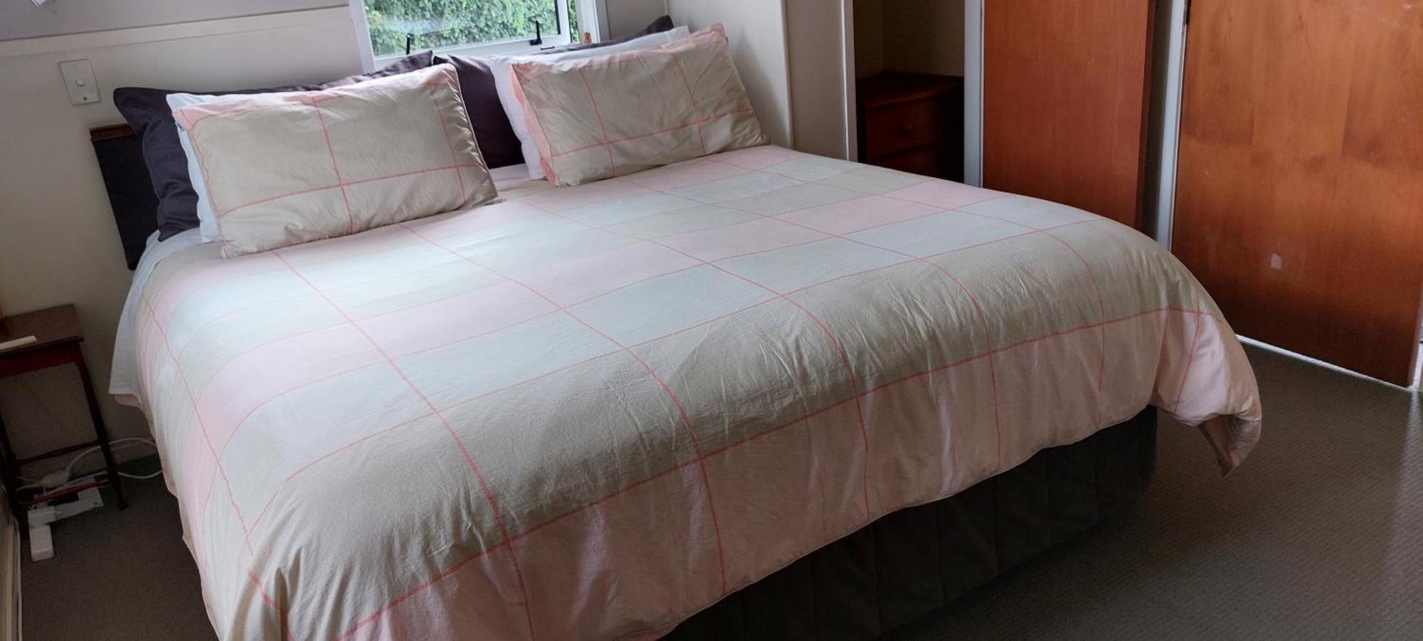 Bed And Breakfast Happy Home Taupo Accommodation Екстериор снимка