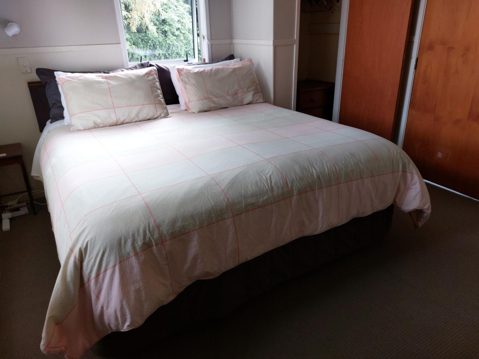 Bed And Breakfast Happy Home Taupo Accommodation Екстериор снимка