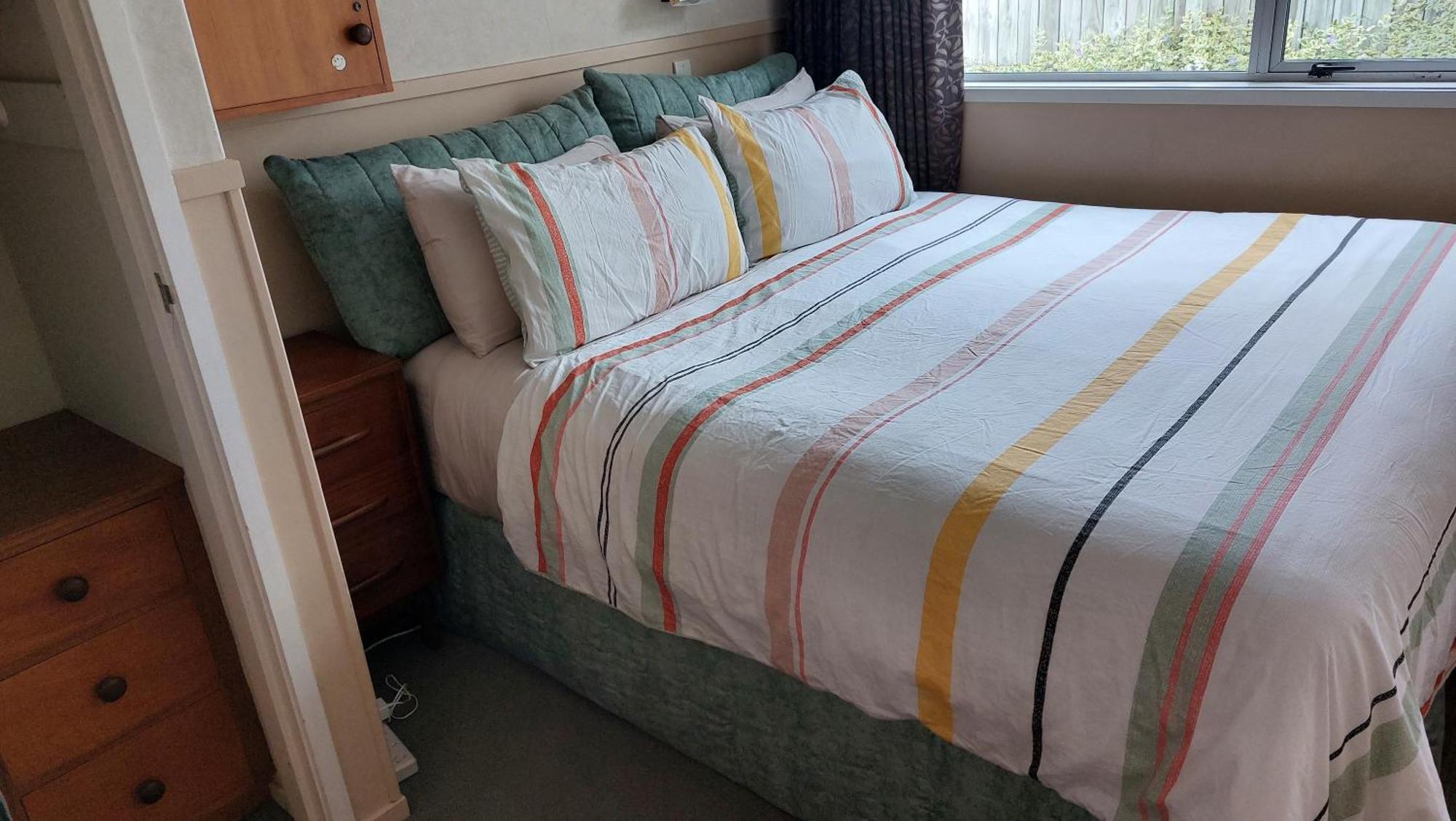 Bed And Breakfast Happy Home Taupo Accommodation Екстериор снимка