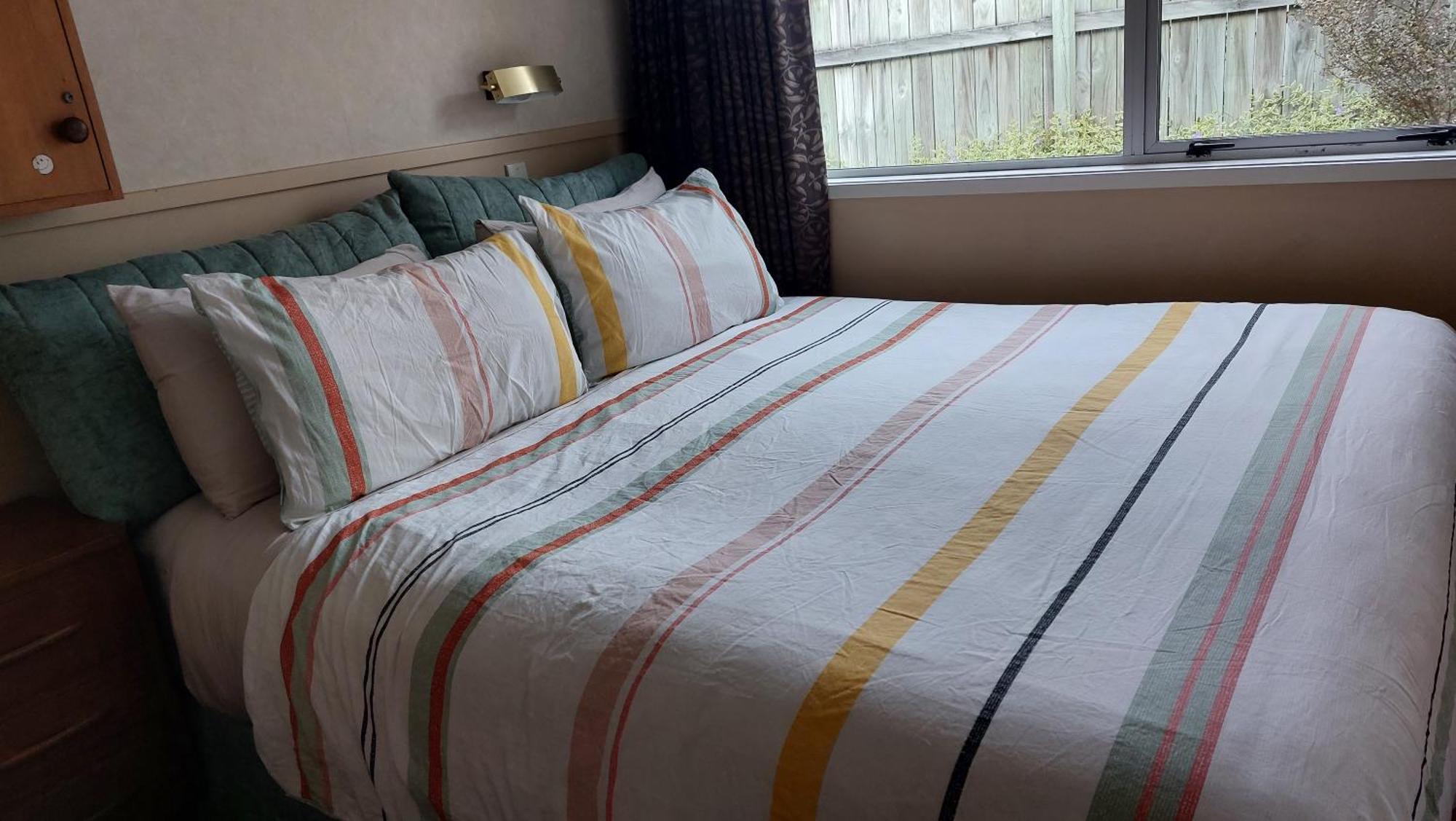 Bed And Breakfast Happy Home Taupo Accommodation Екстериор снимка