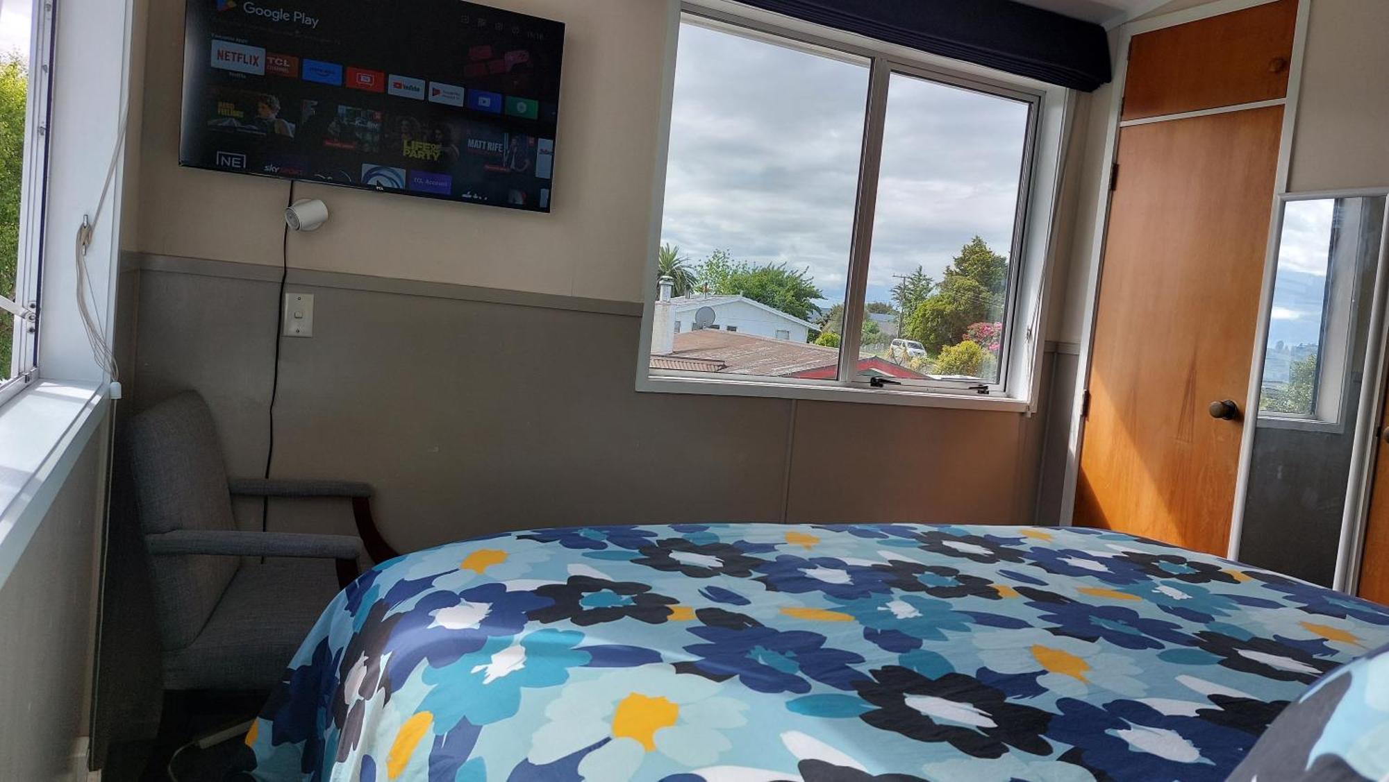 Bed And Breakfast Happy Home Taupo Accommodation Екстериор снимка