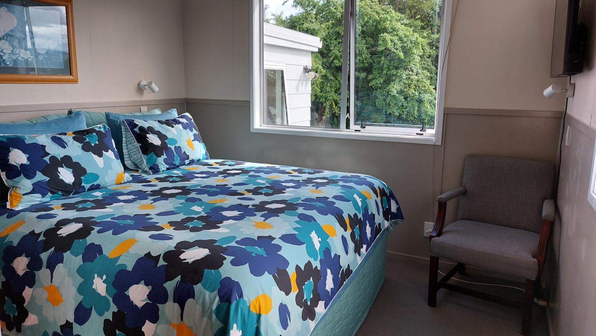 Bed And Breakfast Happy Home Taupo Accommodation Екстериор снимка