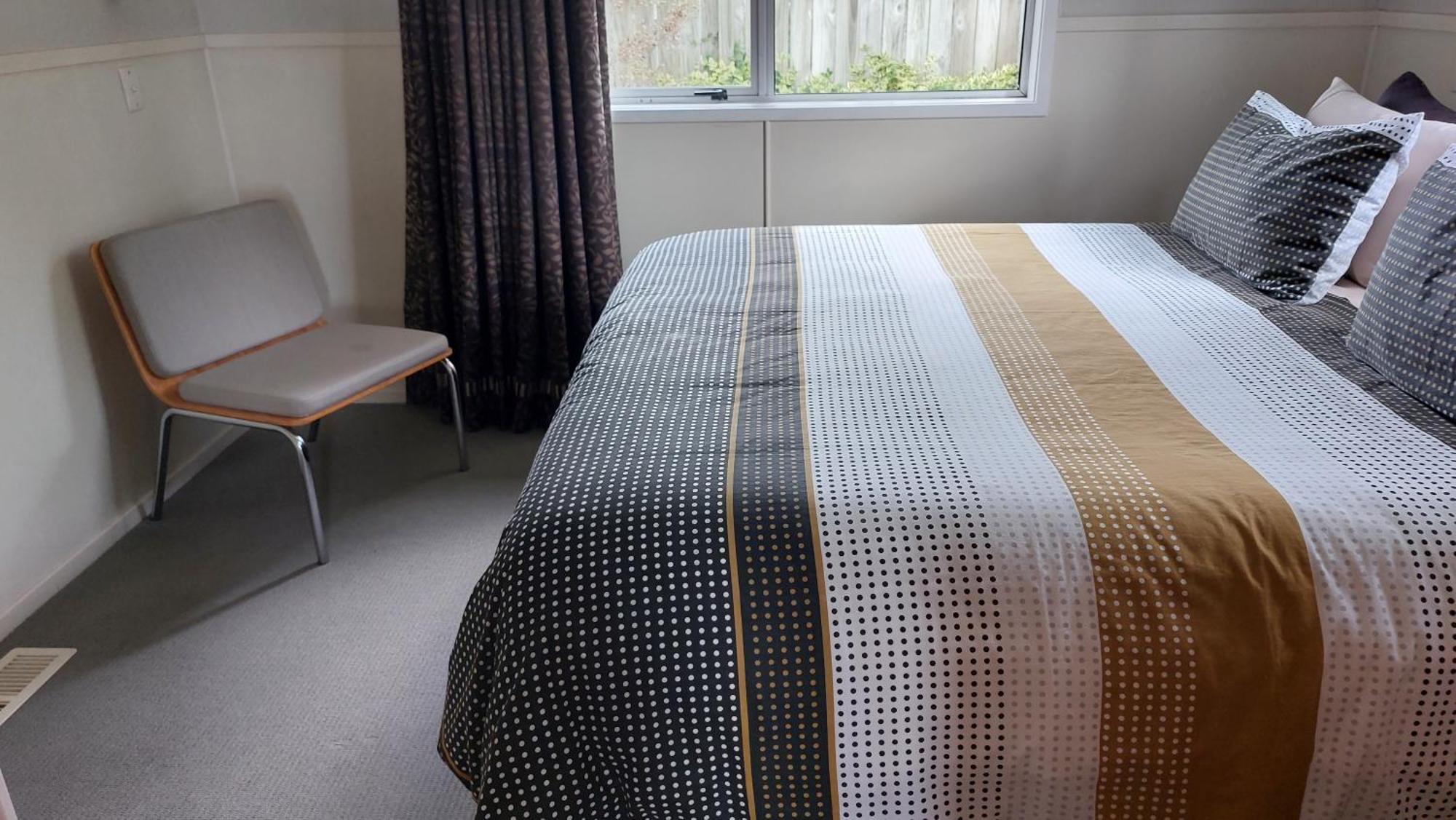Bed And Breakfast Happy Home Taupo Accommodation Екстериор снимка