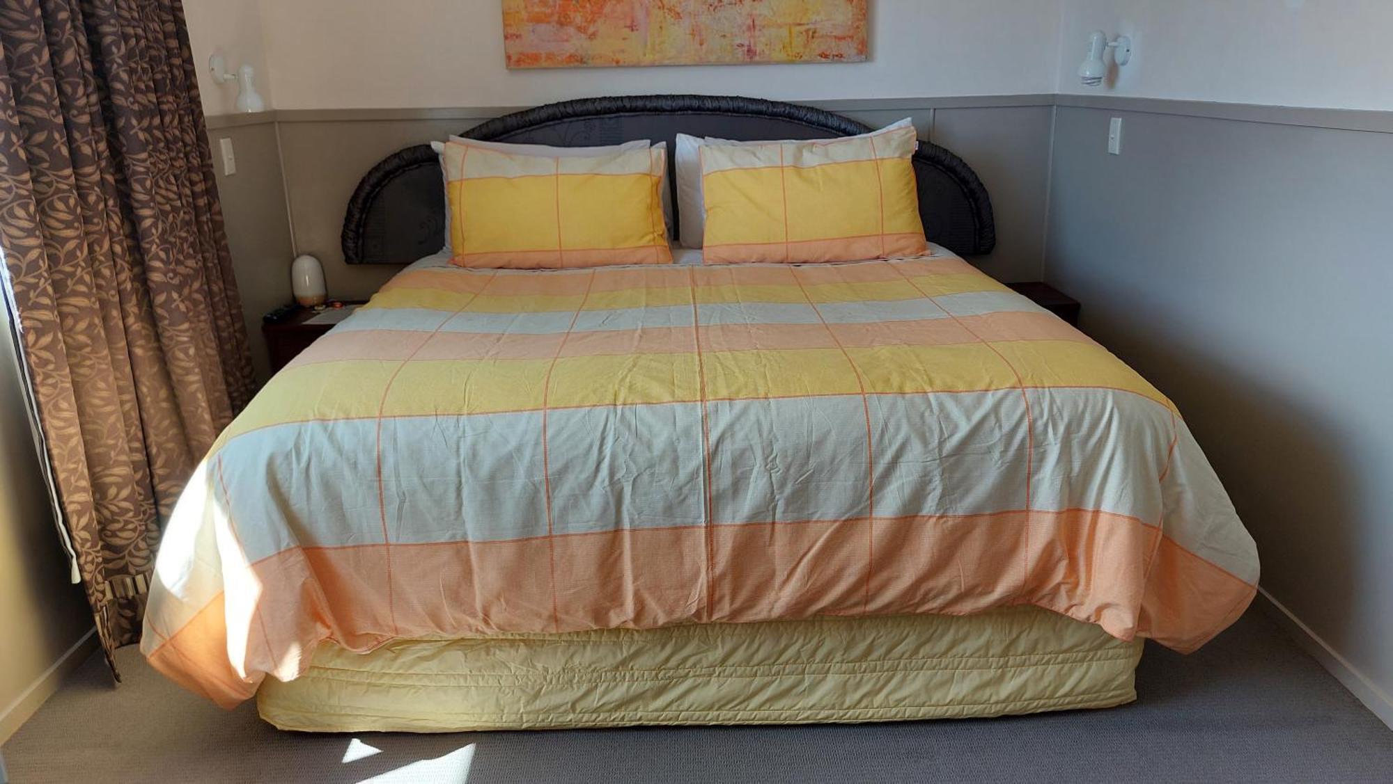 Bed And Breakfast Happy Home Taupo Accommodation Екстериор снимка