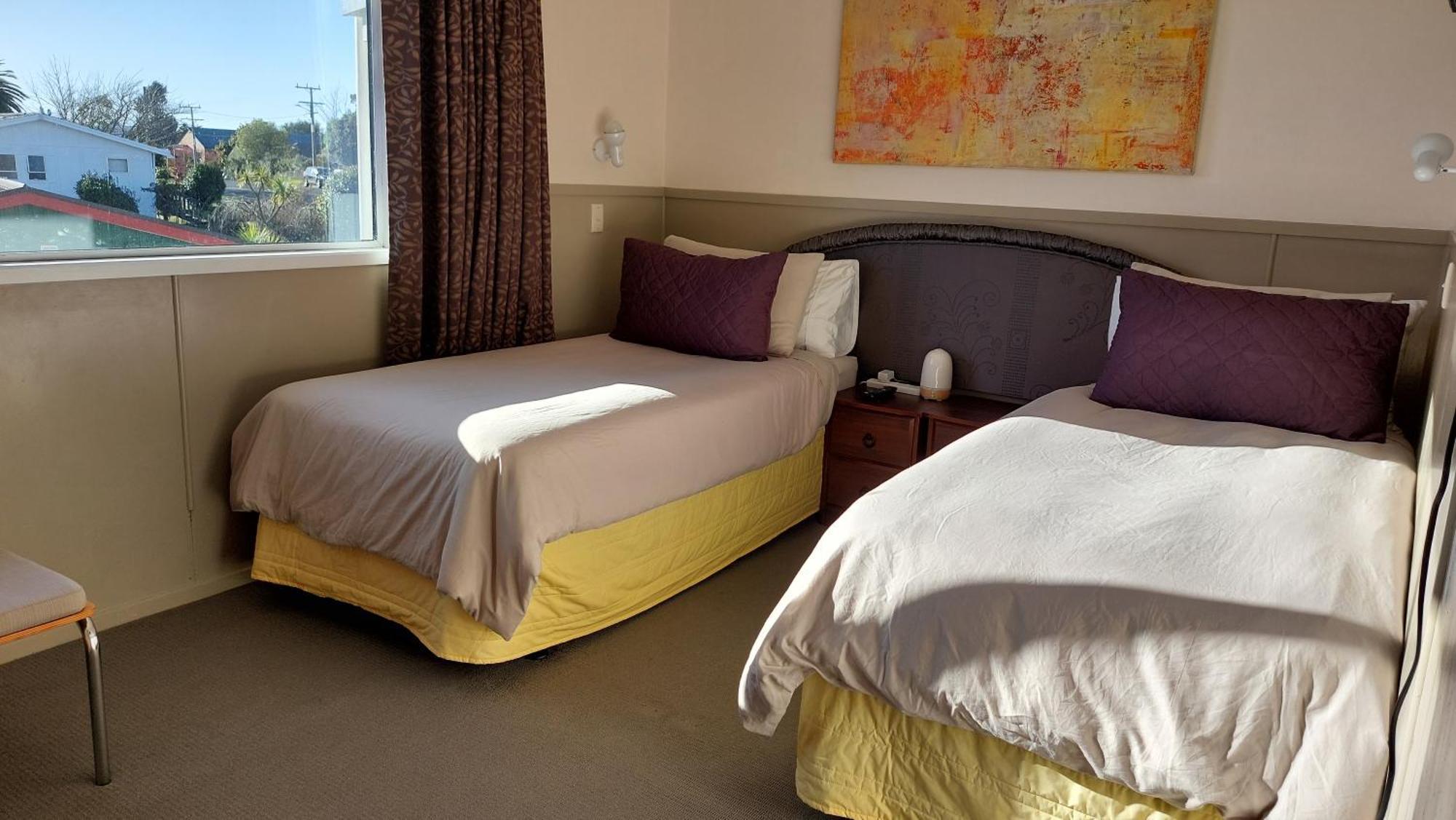 Bed And Breakfast Happy Home Taupo Accommodation Екстериор снимка