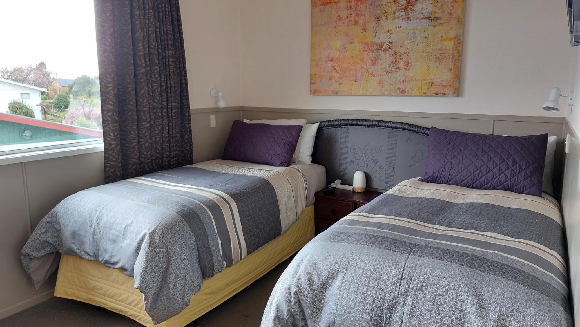Bed And Breakfast Happy Home Taupo Accommodation Екстериор снимка