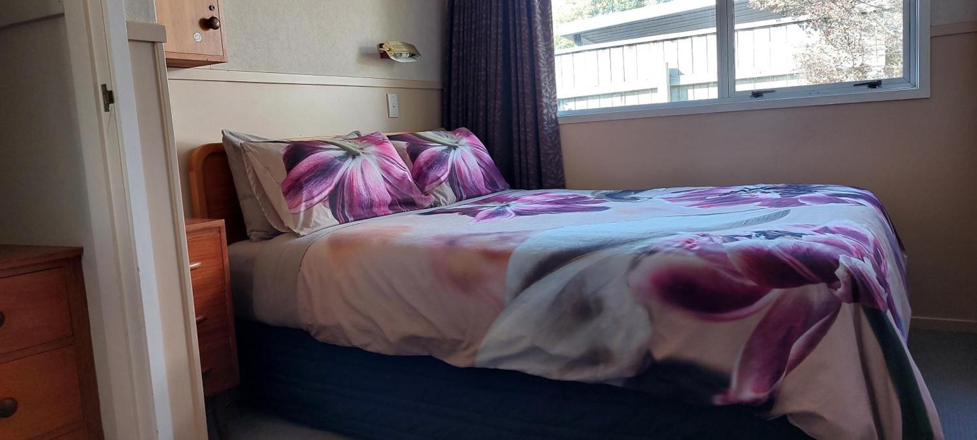 Bed And Breakfast Happy Home Taupo Accommodation Екстериор снимка