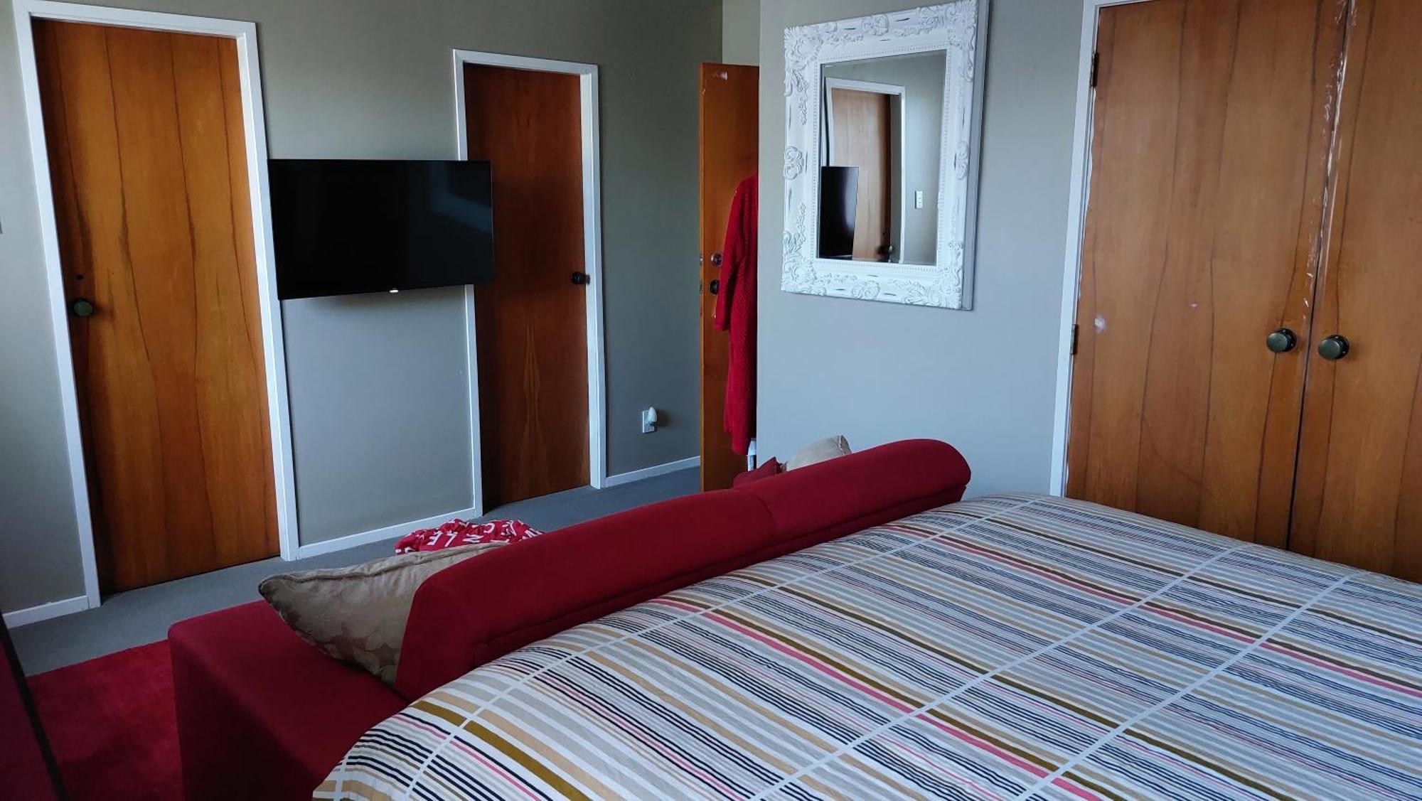 Bed And Breakfast Happy Home Taupo Accommodation Екстериор снимка