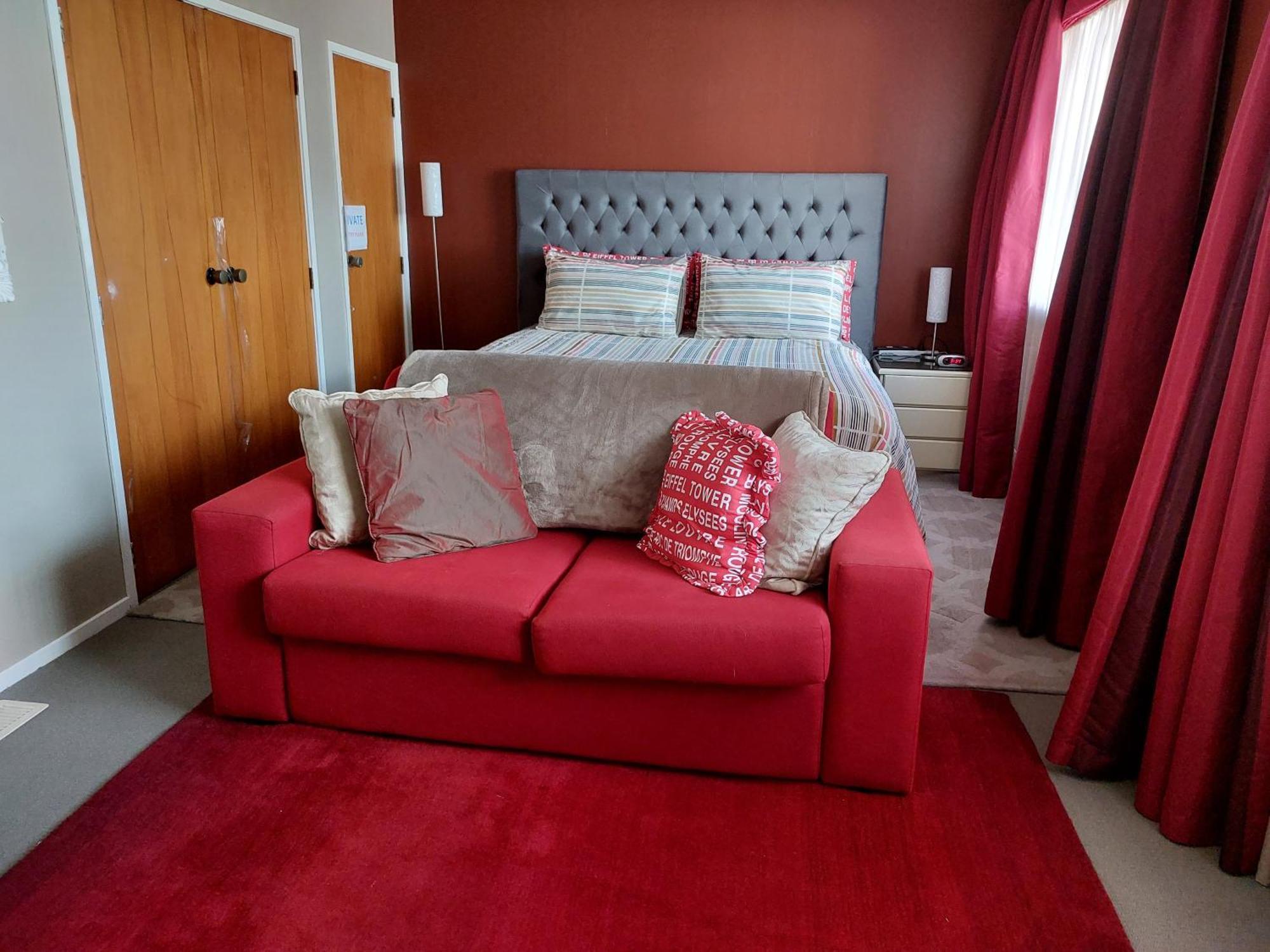 Bed And Breakfast Happy Home Taupo Accommodation Екстериор снимка